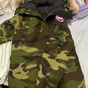 Canada Goose Women's Montebello Parka Fur Hood Classic Camo - Small